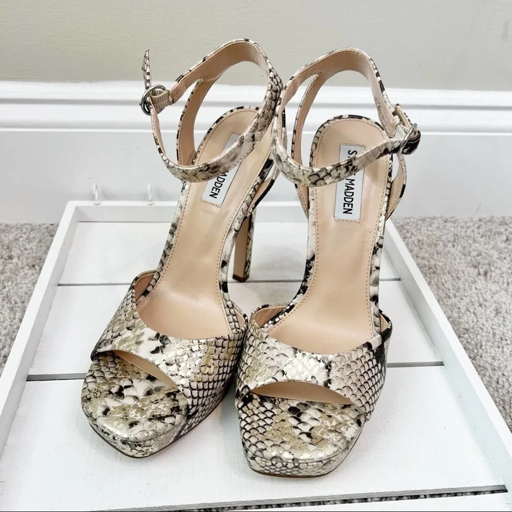 Steve Madden snake print platform shoe size 9 1/2   #024-6